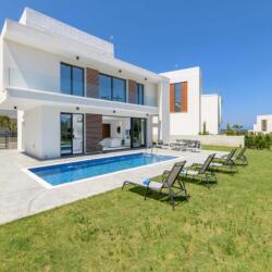 White Coral Holiday Villa By The Beach In Protaras